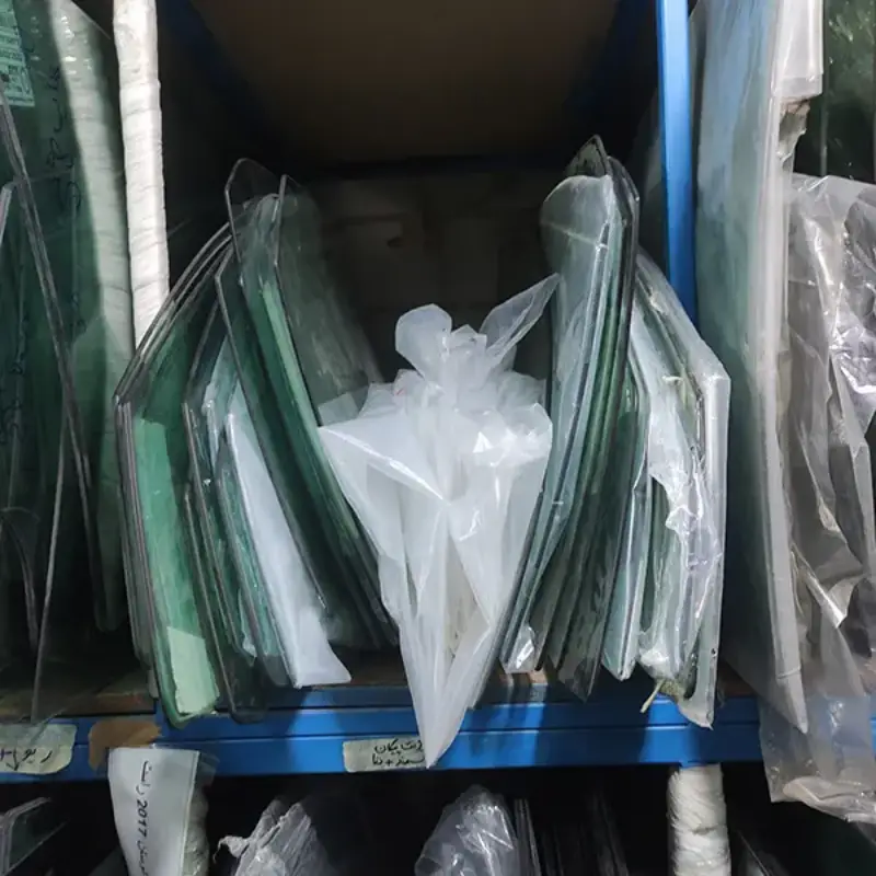 شیشه درب عقب موسو L متحرک (1) شیشه درب عقب موسو L متحرک (1)