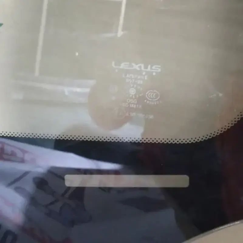 تعویض شیشه جلو لکسوس iS 300 (1) تعویض شیشه جلو لکسوس iS 300 (1)