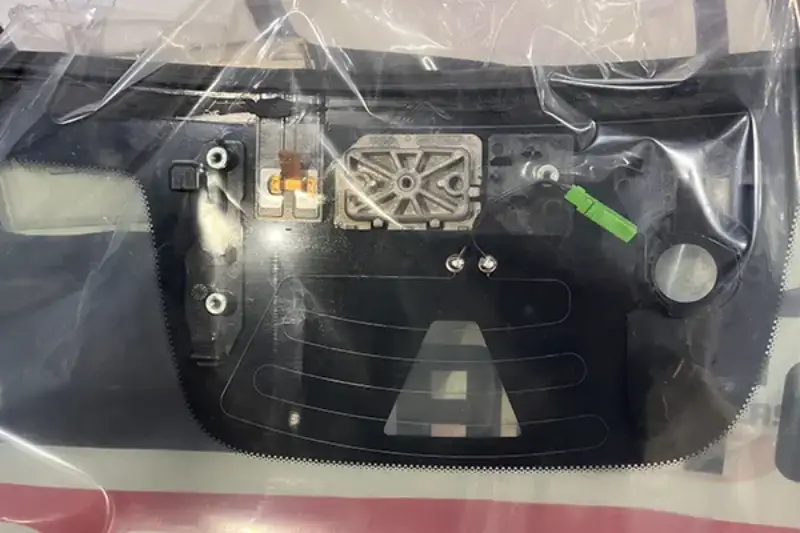 شیشه جلو ولوو xc90 دوربین دار (1) شیشه جلو ولوو xc90 دوربین دار (1)